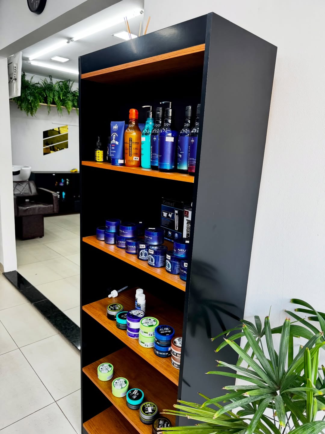 Área de espera com cerveja e conforto