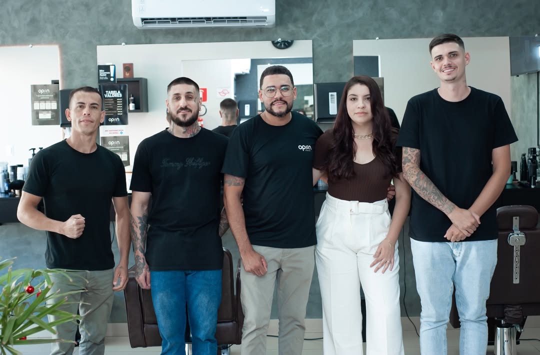 Equipe da Open Barbearia reunida